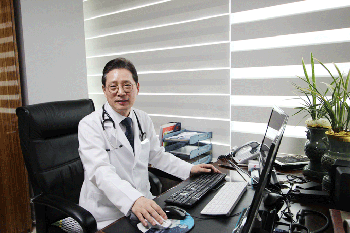 1내과 김현우 원장